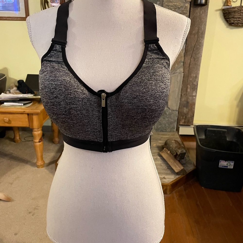 Victoria Secret sports bra. Size 36C